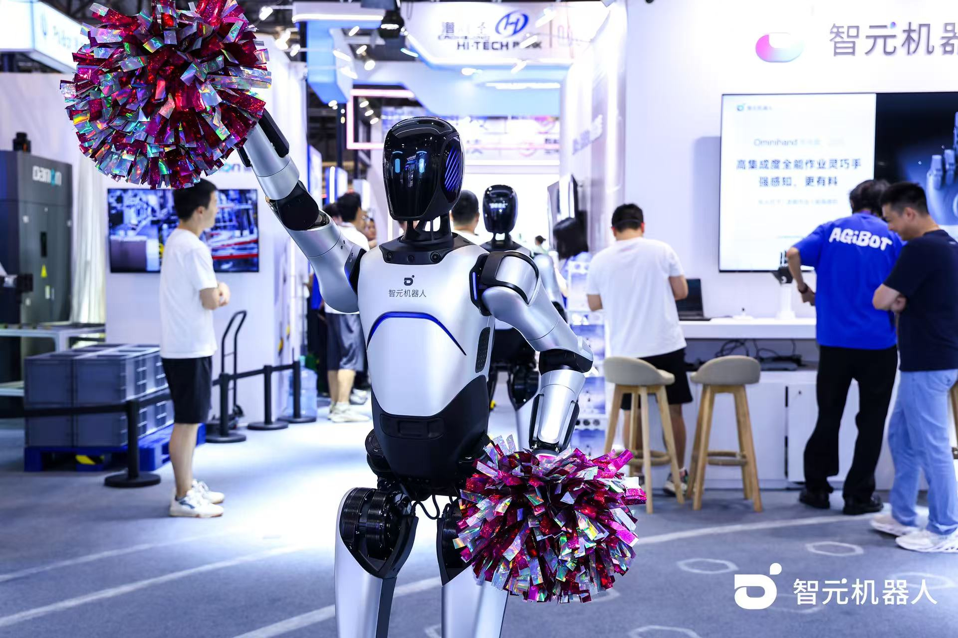 星空电竞机器人 WAIC 首日展台火爆，机器...